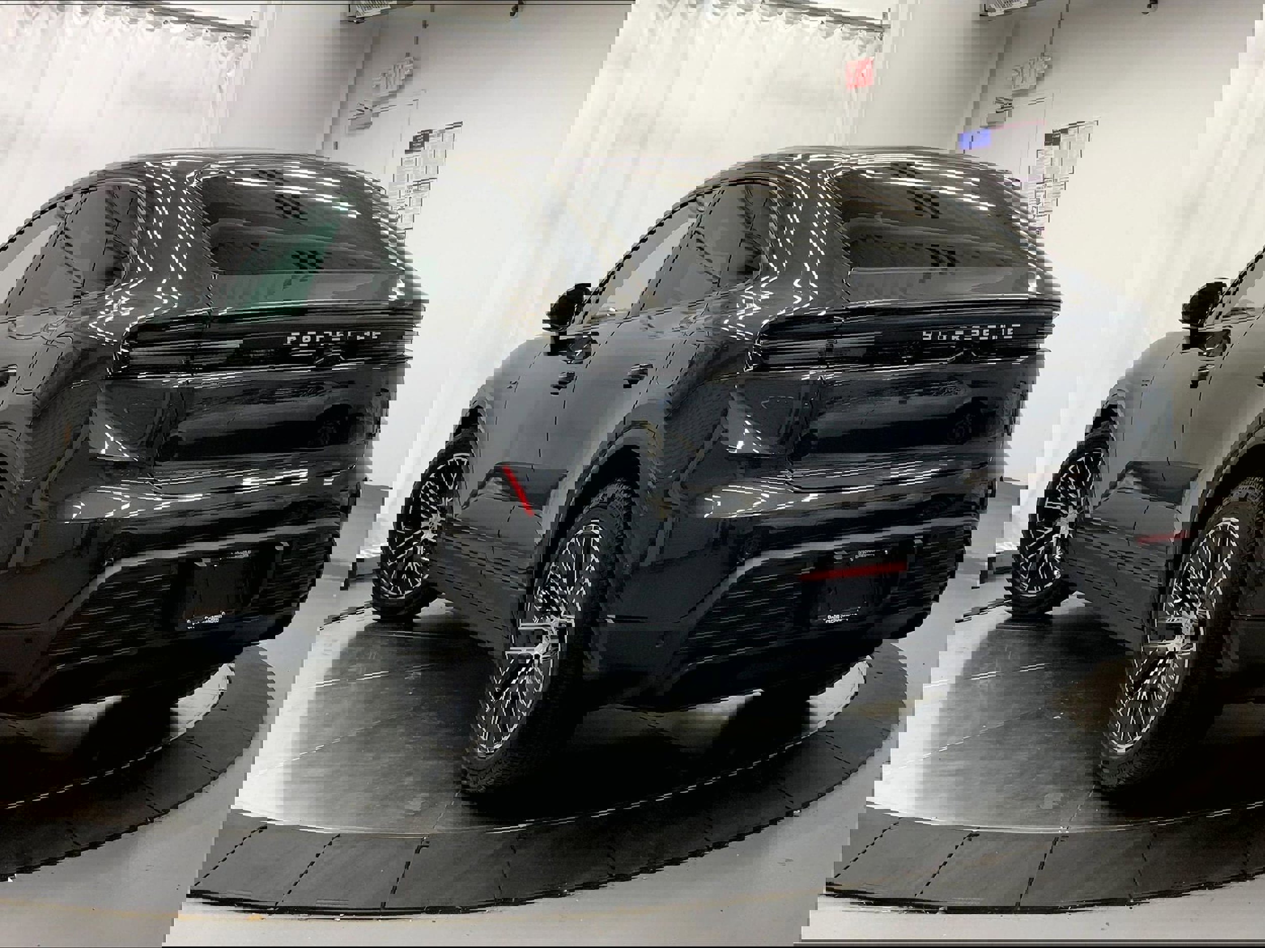 Used 2025 Porsche Macan Electric image 3