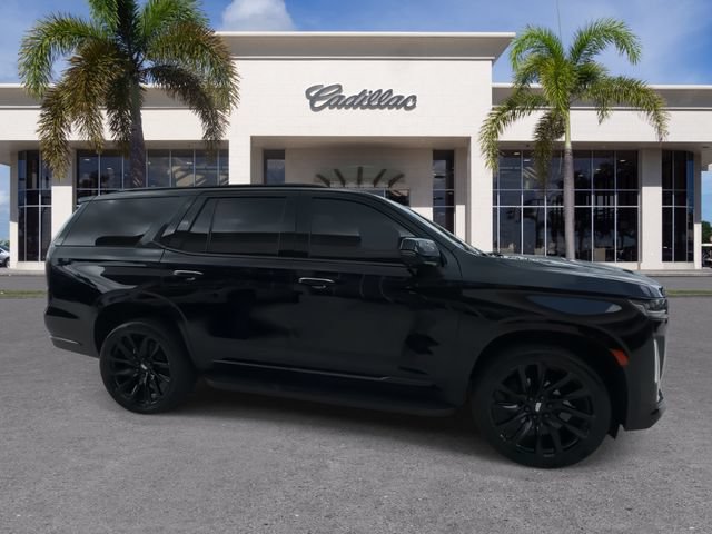 Used 2022 Cadillac Escalade Luxury w/ LPO, Illumination Package AWD/4WD image 17