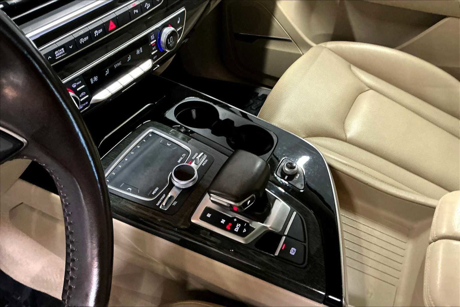 Used 2018 Audi Q7 3.0T Premium Plus w/ Premium Plus Package image 19