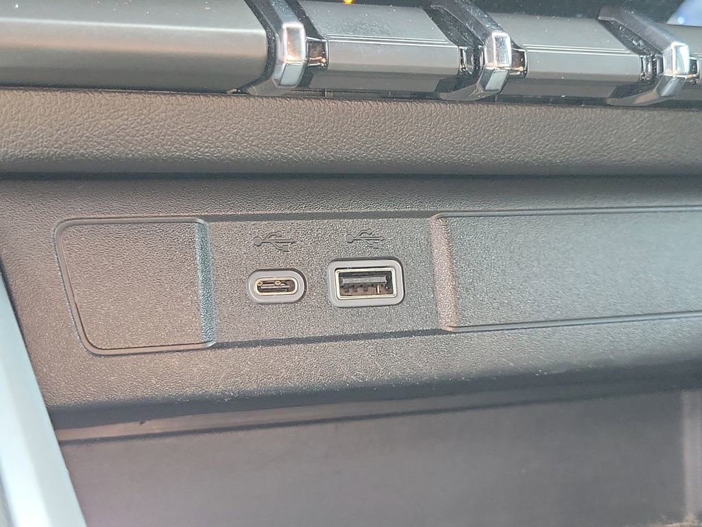 Used 2023 Chevrolet Colorado Trail Boss w/ Technology Package AWD/4WD image 28