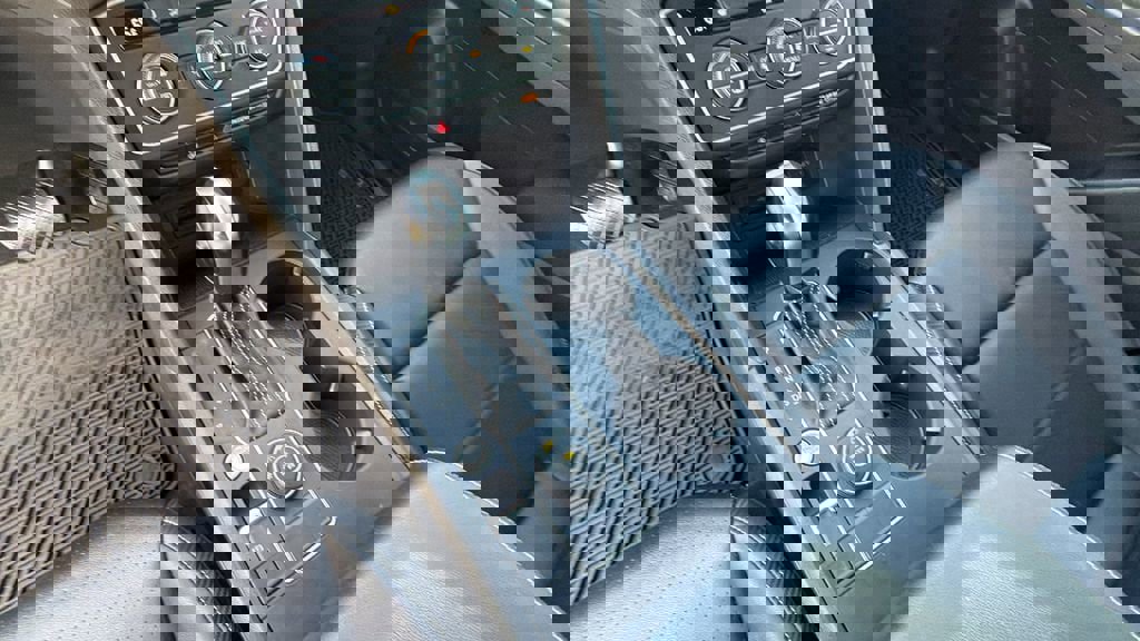 Used 2021 Volkswagen Atlas Cross Sport SE image 26