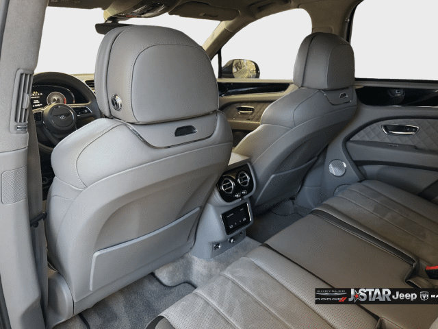 Used 2023 Bentley Bentayga Speed AWD/4WD image 28