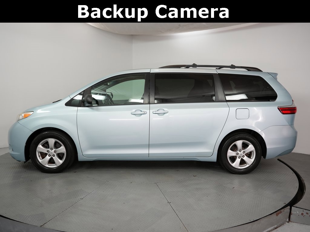 Used 2015 Toyota Sienna LE image 4