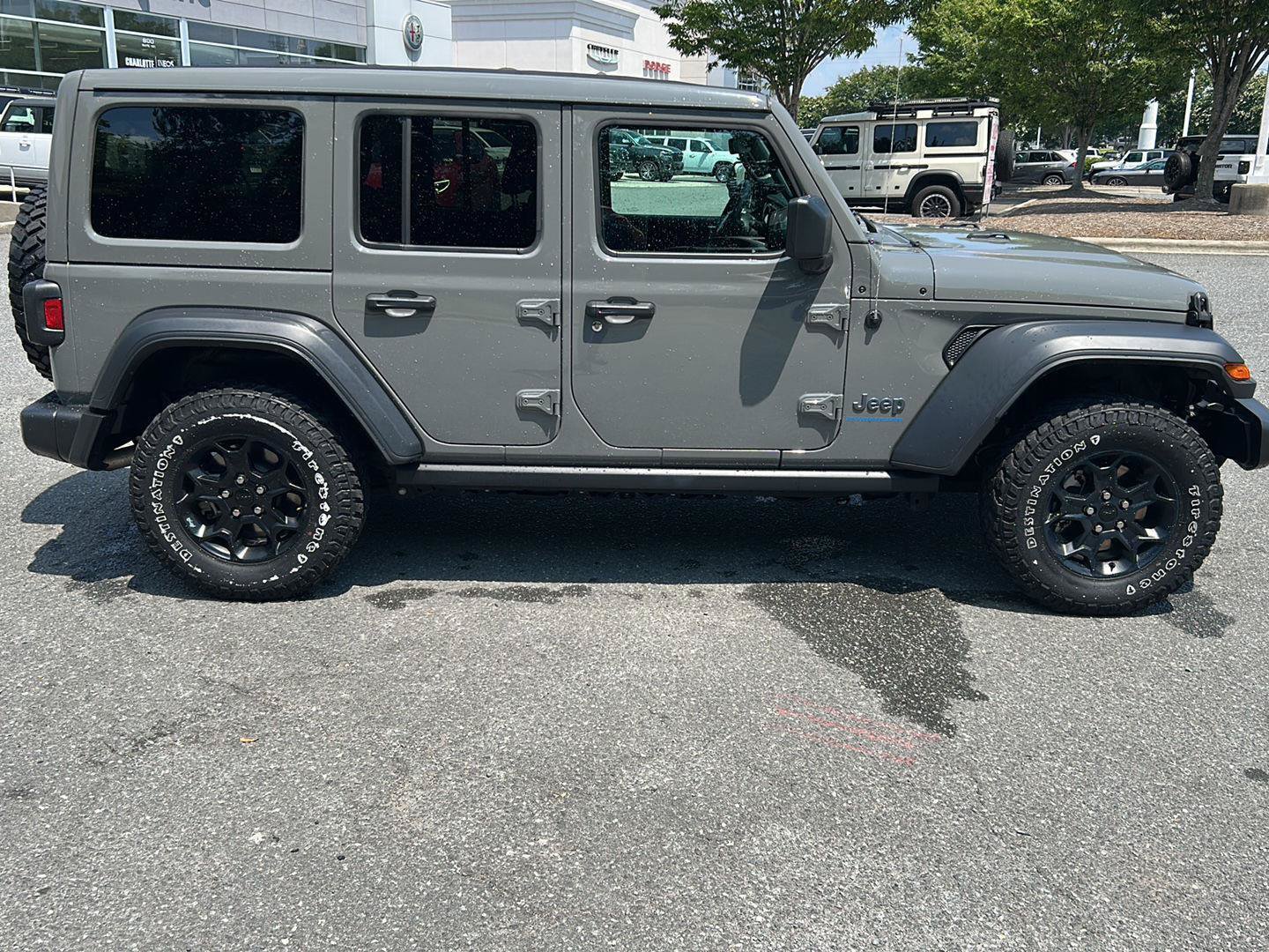 Used 2023 Jeep Wrangler Unlimited w/ Sun & Screen Package AWD/4WD image 6