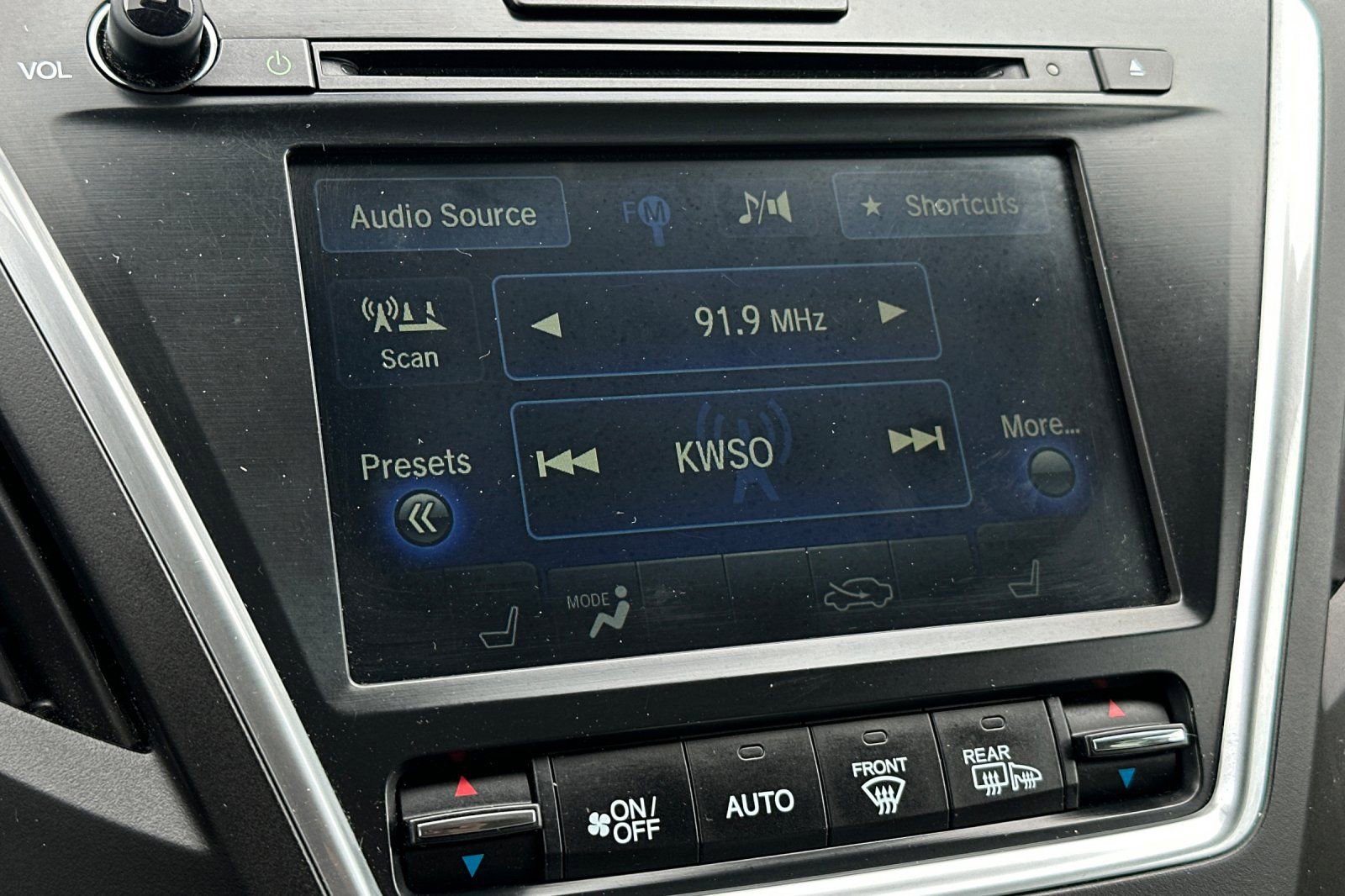 Used 2016 Acura MDX SH-AWD image 25