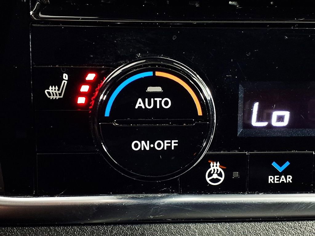 Used 2021 Nissan Rogue SL w/ Premium Package image 16