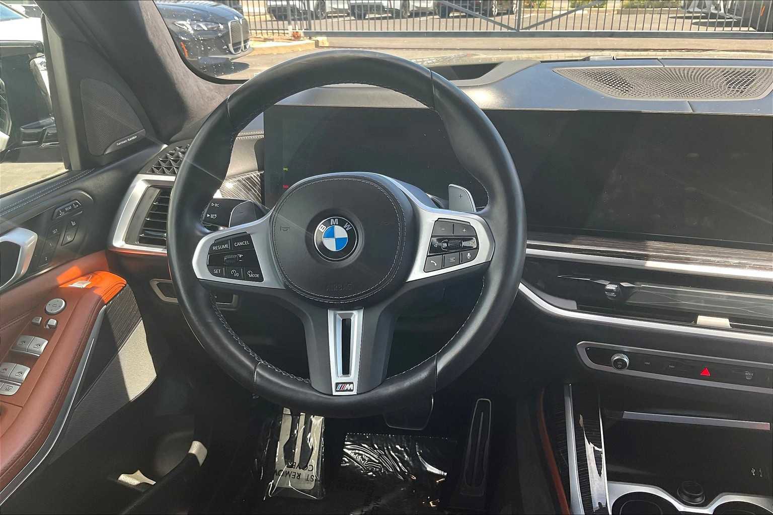 Used 2025 BMW X7 M60i image 8