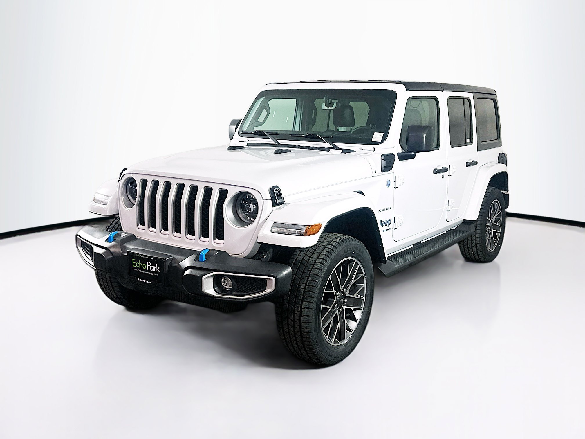 Used 2023 Jeep Wrangler Unlimited Sahara w/ Cold Weather Group AWD/4WD image 3