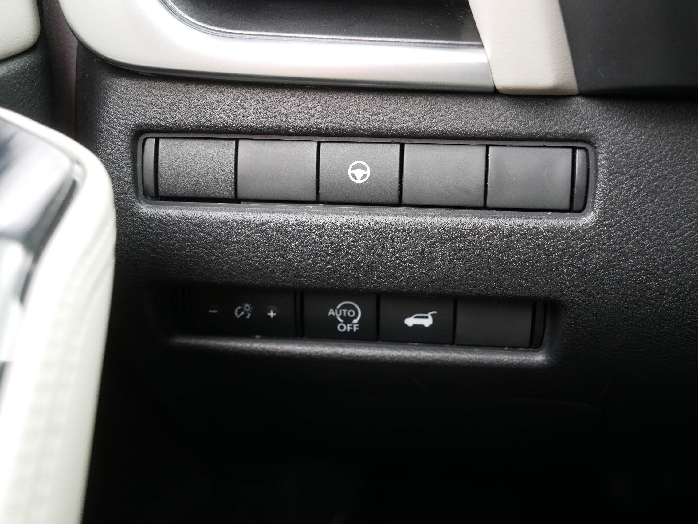 Used 2023 Nissan Rogue SV w/ SV Premium B Package image 26