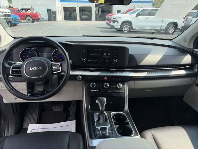 Used 2024 Kia Carnival LX FWD image 12