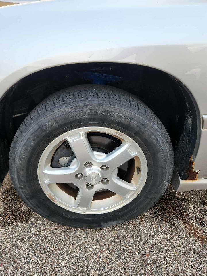 Used 2005 Chevrolet Impala LS w/ Sun And Sound Package image 24