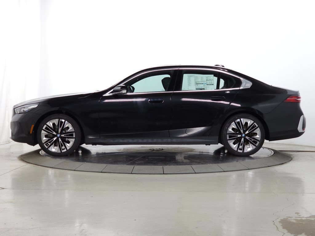 New 2026 BMW 530i xDrive w/ Convenience Package AWD/4WD image 5