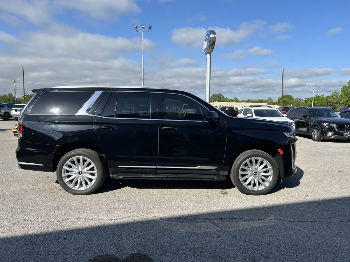 Used 2023 Cadillac Escalade Luxury AWD/4WD image 3