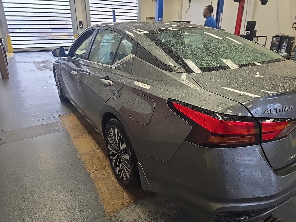 Used 2024 Nissan Altima 2.5 SV w/ SV Premium Package FWD image 5