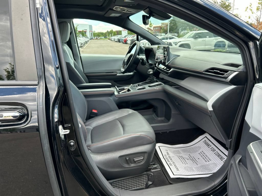 Used 2023 Toyota Sienna XSE w/ XSE Plus Package AWD/4WD image 13