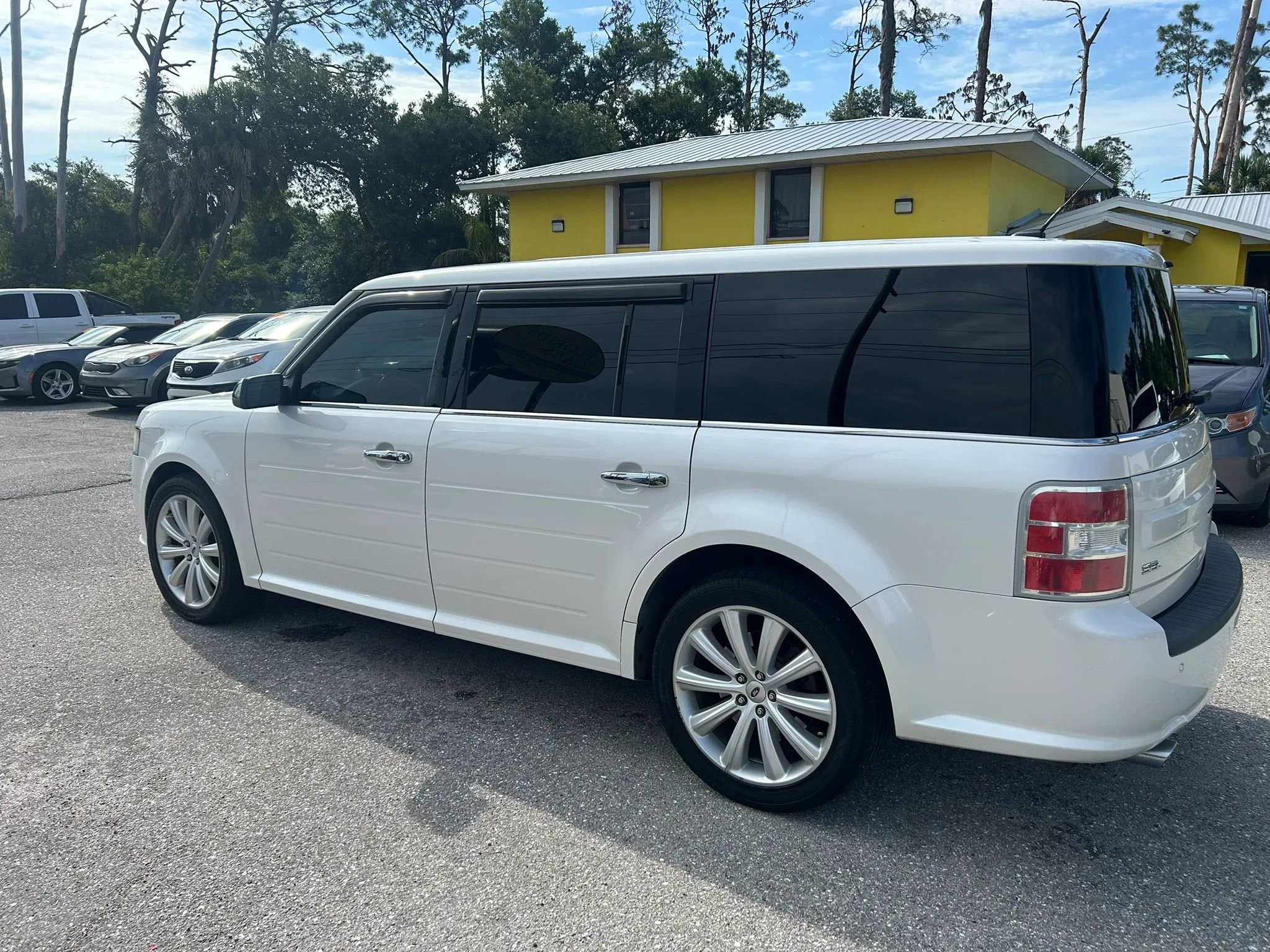 Used 2015 Ford Flex SEL w/ Equipment Group 202A AWD/4WD image 9