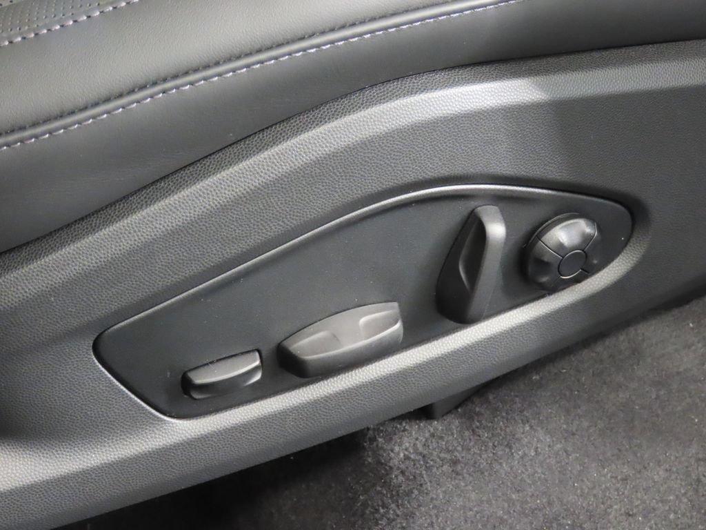 New 2026 Porsche Macan Turbo Electric AWD/4WD image 43