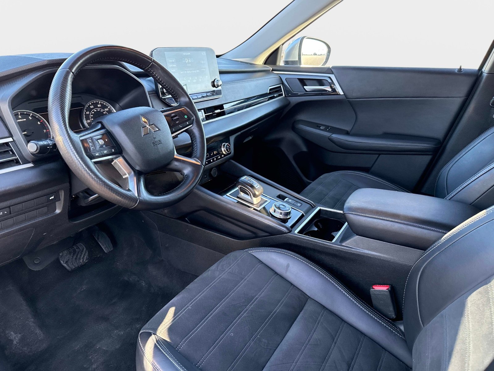 Used 2024 Mitsubishi Outlander SE image 34