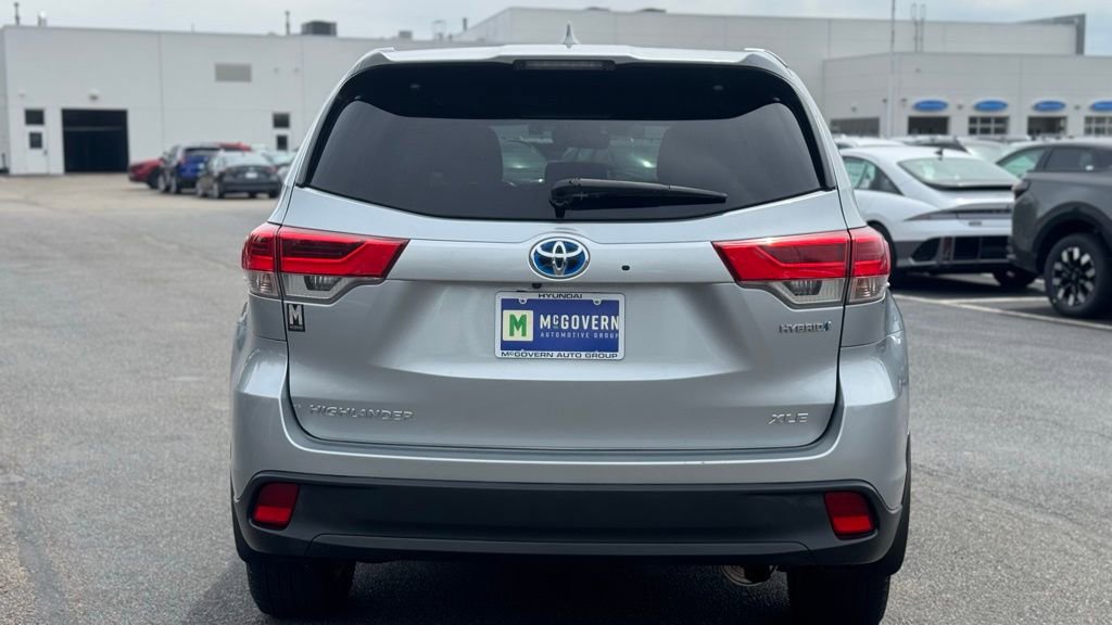 Used 2017 Toyota Highlander XLE AWD/4WD image 3