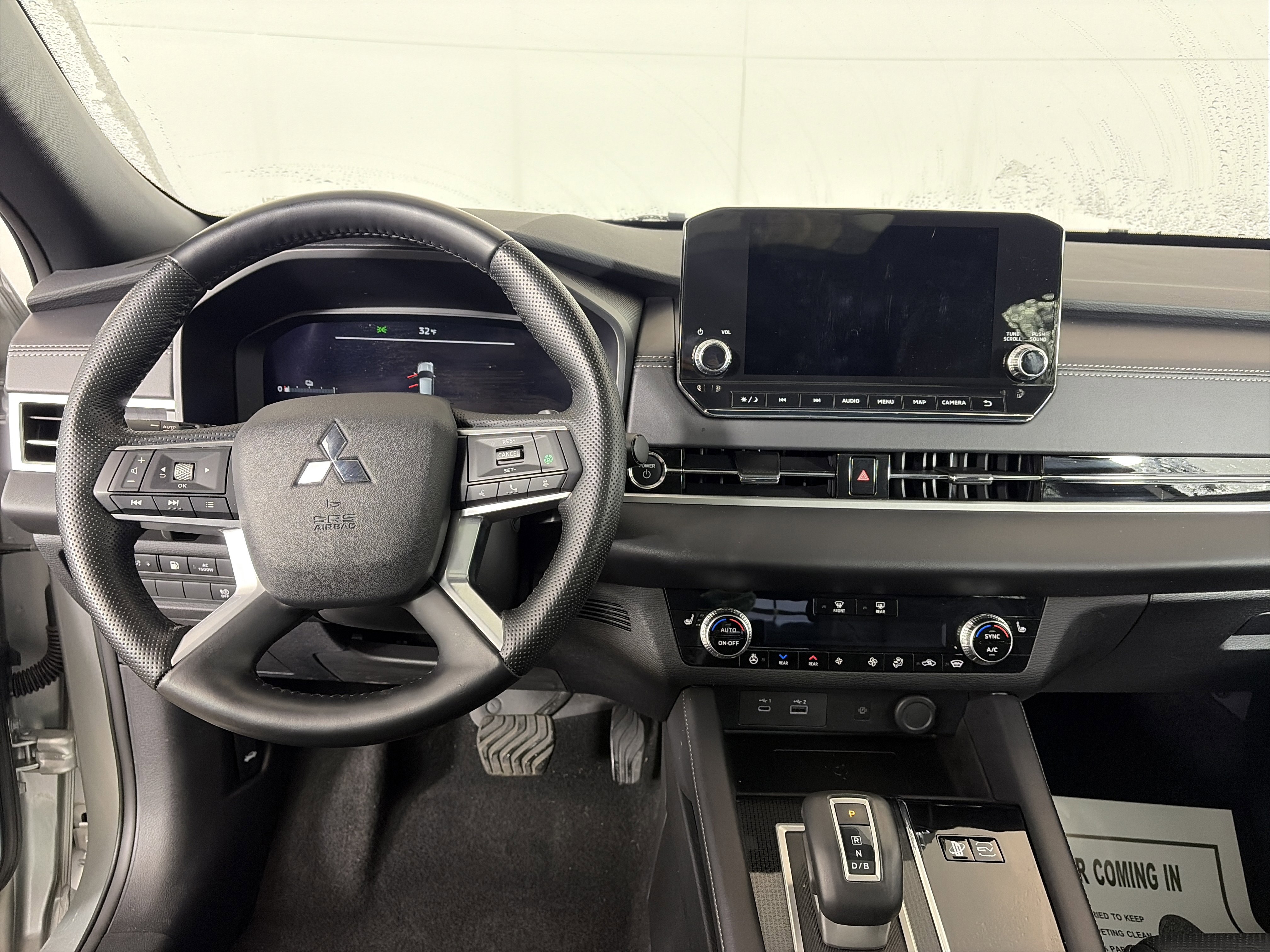 Used 2025 Mitsubishi Outlander SEL image 6