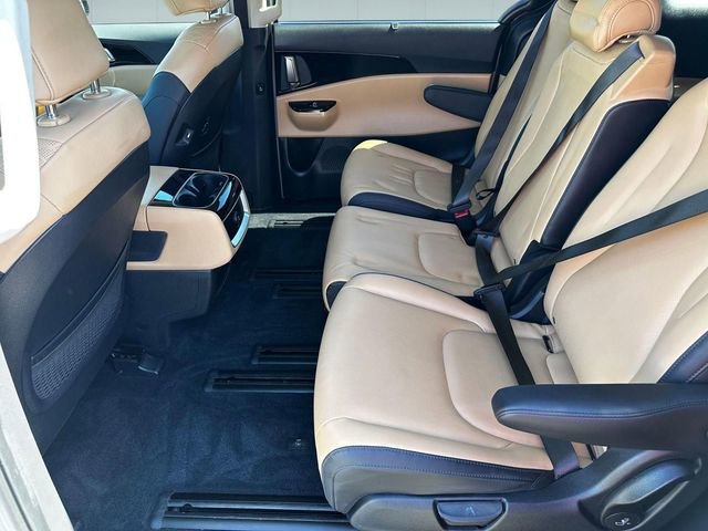 Used 2024 Kia Carnival EX image 25