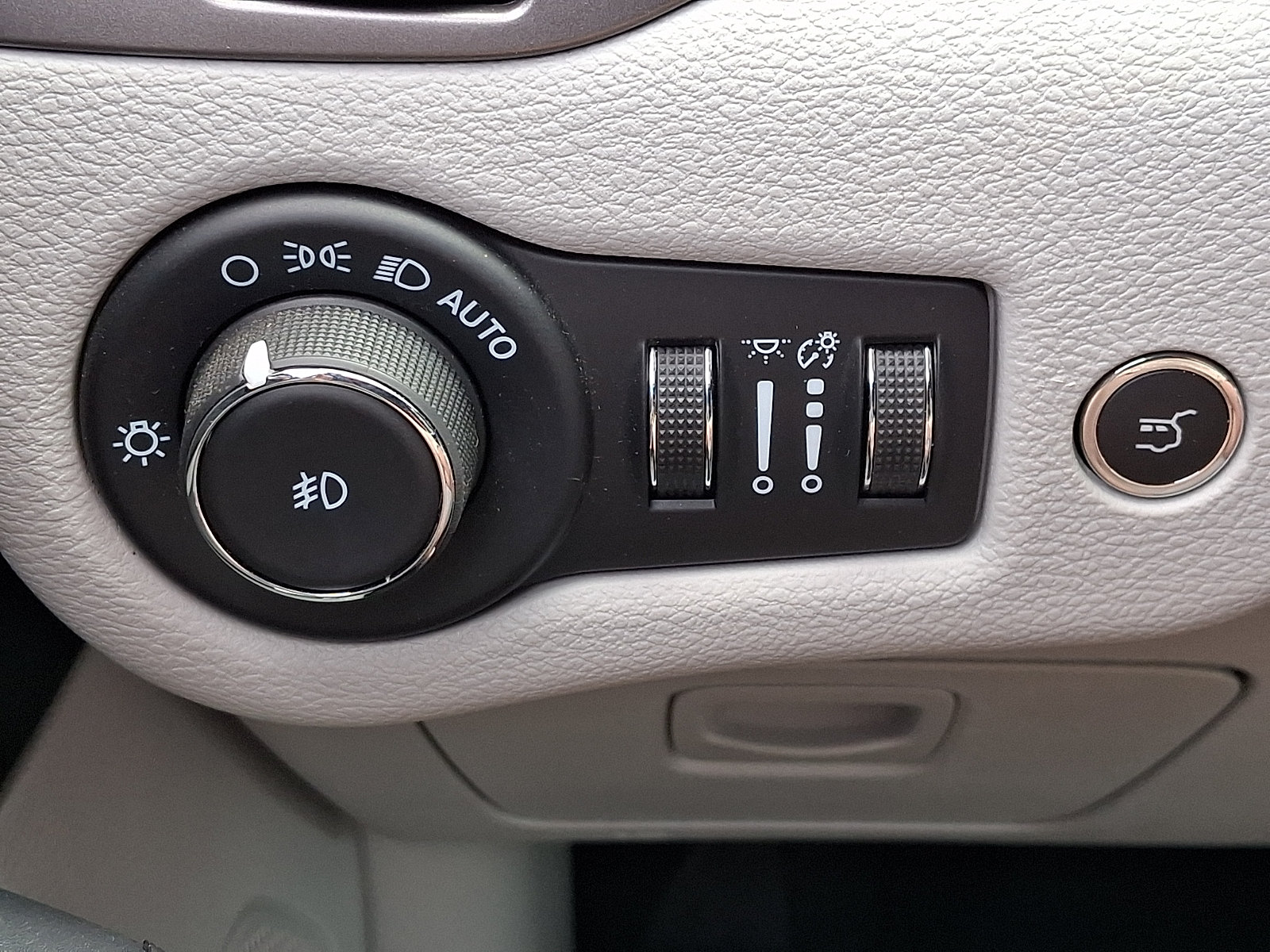 Used 2022 Jeep Cherokee Latitude Lux w/ Sun & Sound Group AWD/4WD image 24