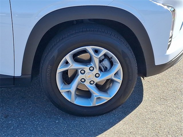 Used 2025 Chevrolet Trax LS w/ LS Convenience Package image 29
