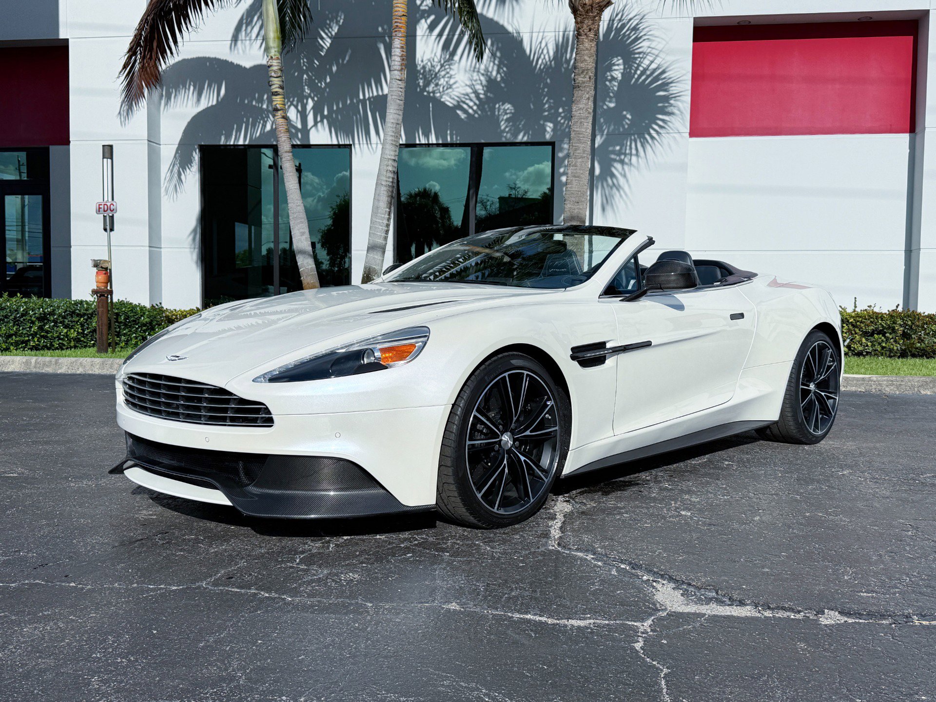 Used 2014 Aston Martin Vanquish Volante RWD image 3