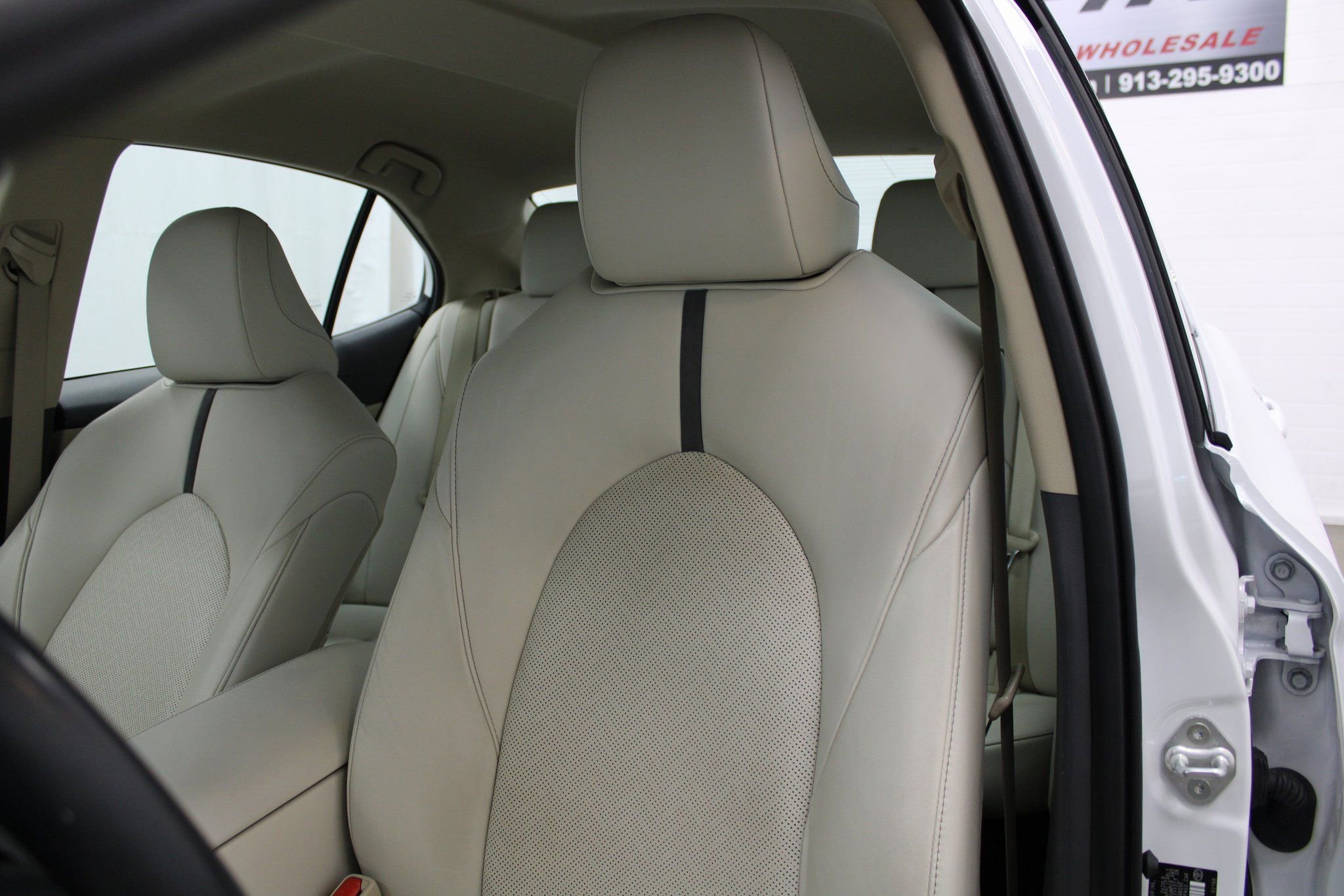 Used 2023 Toyota Camry XLE image 17