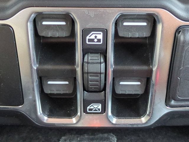 Used 2023 Jeep Wrangler Unlimited Sahara AWD/4WD image 22