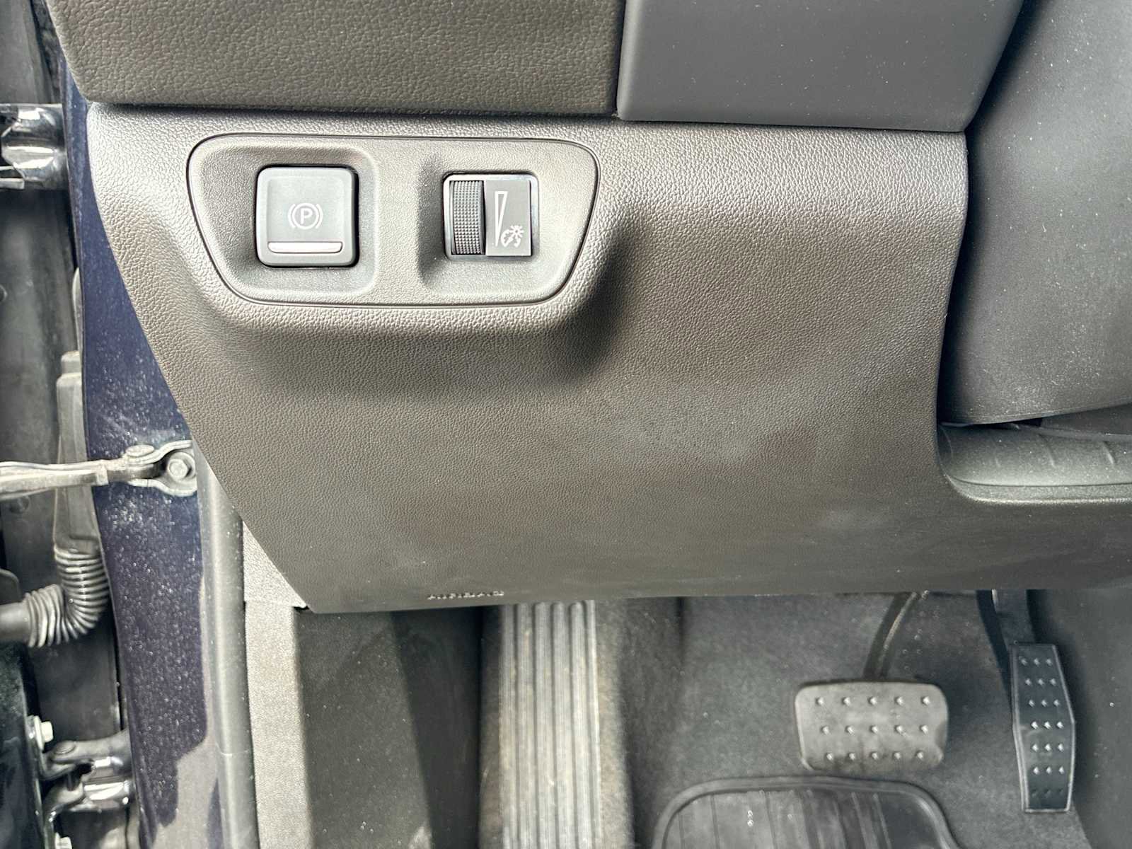 Certified 2022 GMC Acadia SLE w/ Driver Convenience Package image 17