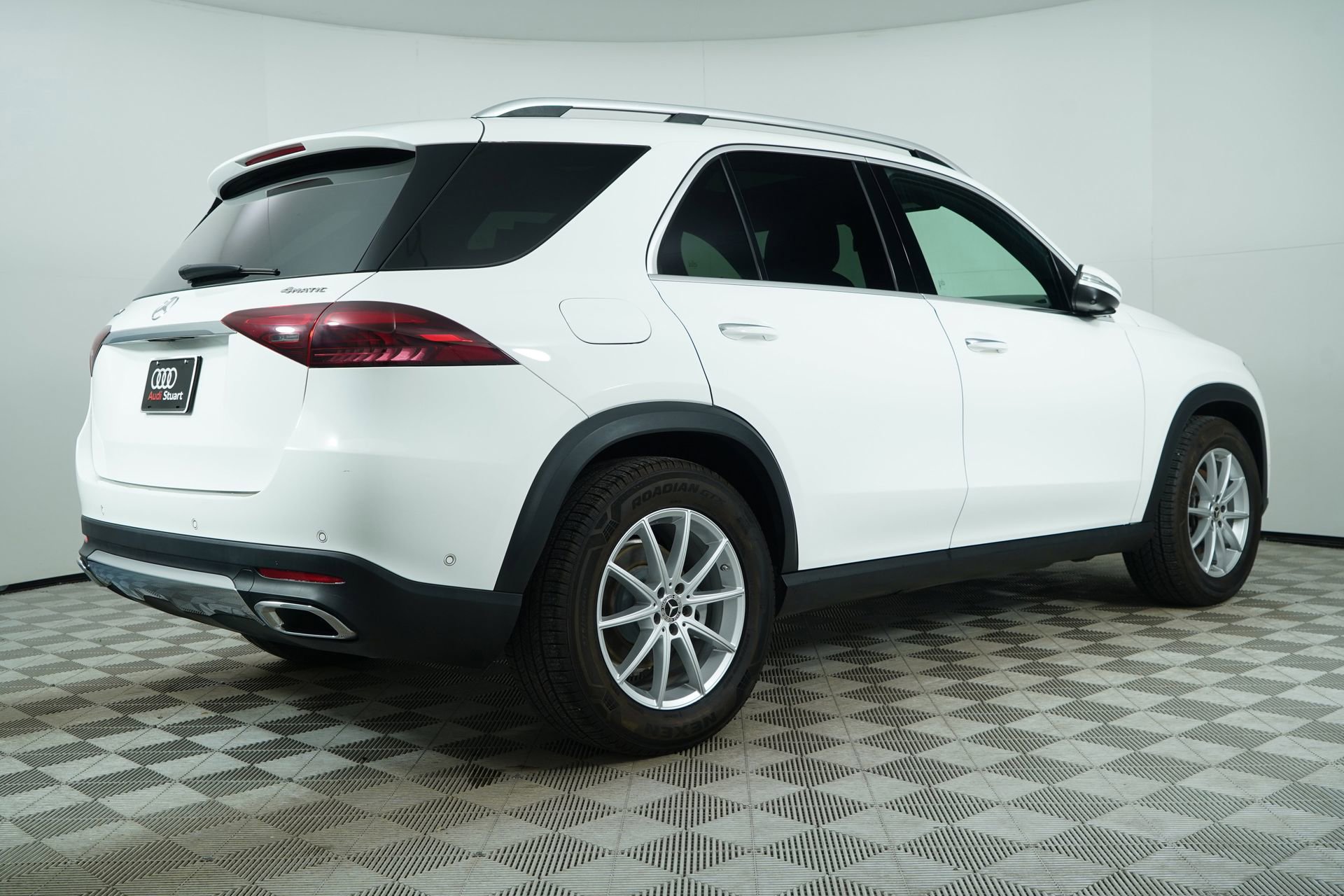 Used 2024 Mercedes-Benz GLE 350 4MATIC image 11