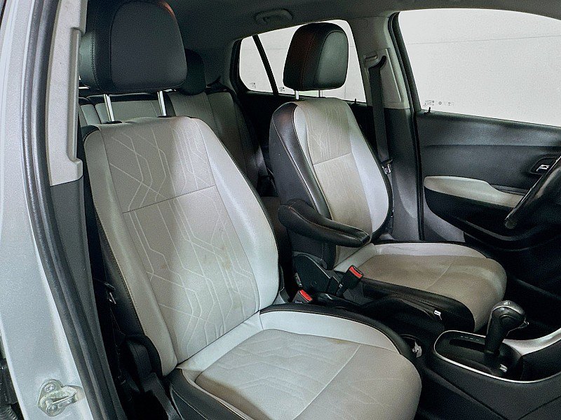 Used 2020 Chevrolet Trax LT w/ LT Convenience Package FWD image 27