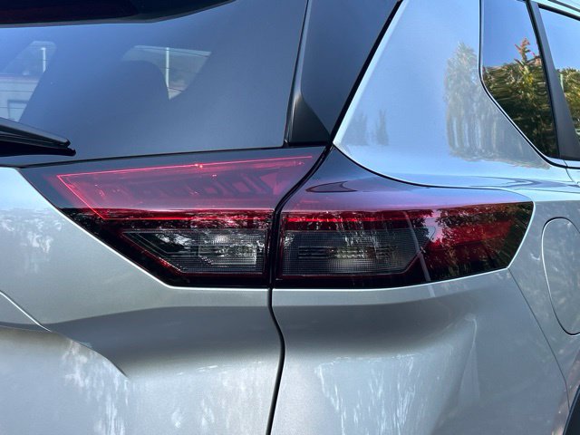 Used 2025 Nissan Rogue SV AWD/4WD image 11