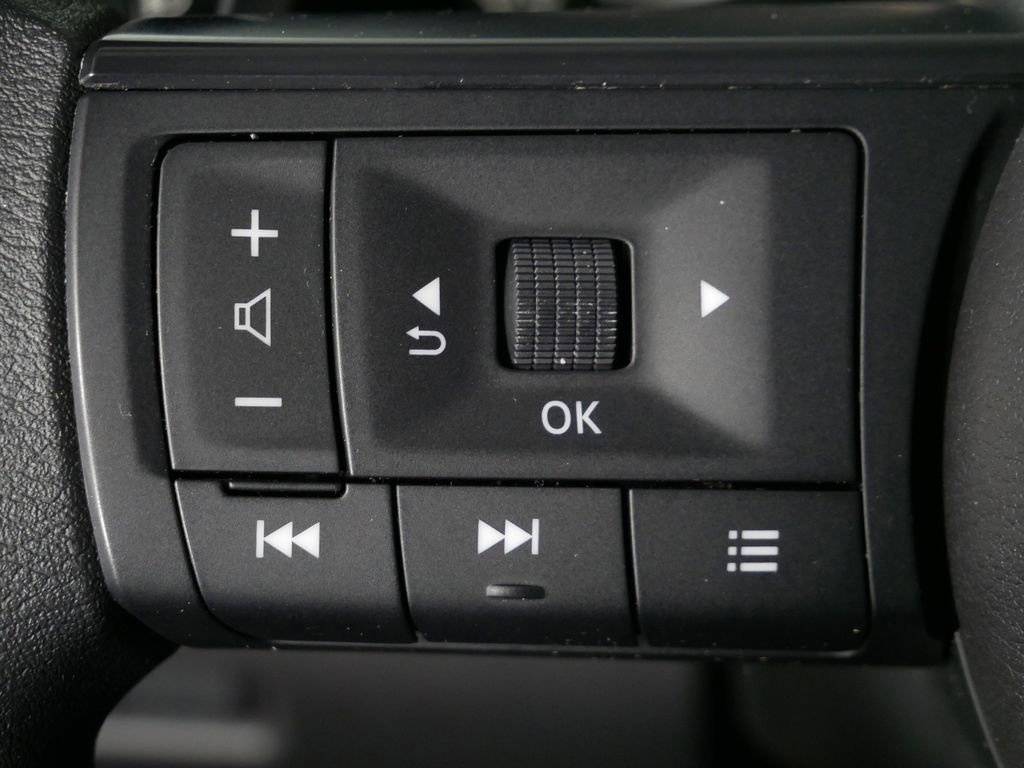 Used 2024 Nissan Rogue SV image 25