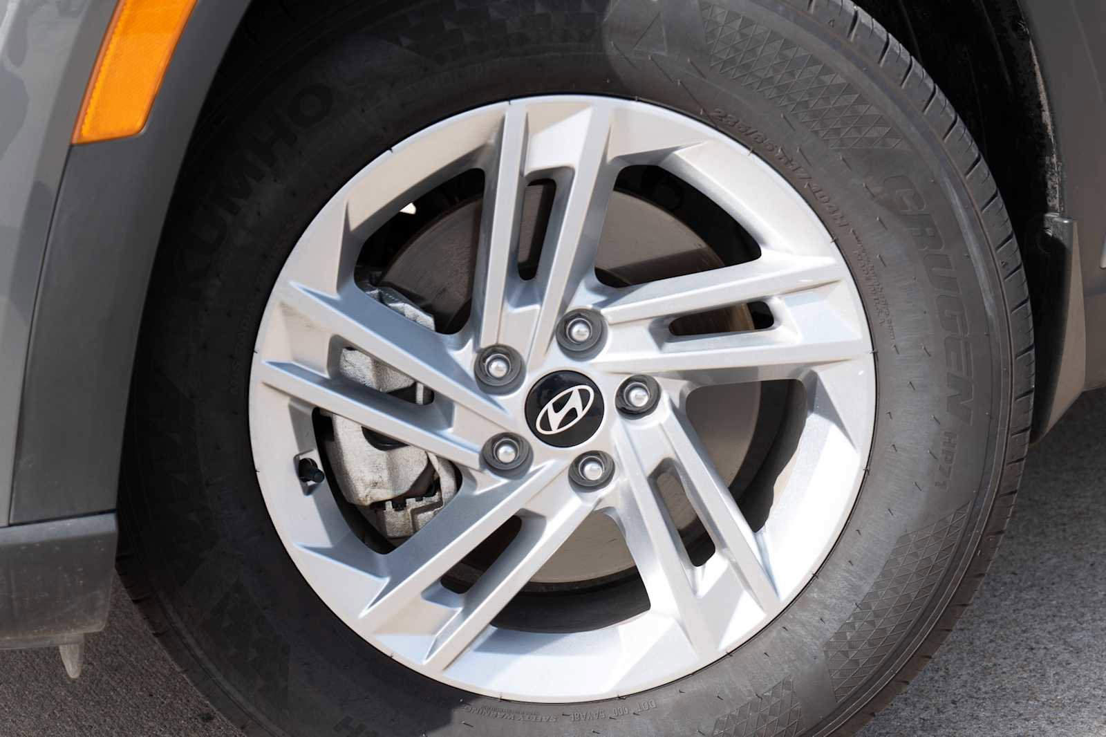 Used 2025 Hyundai Tucson SE image 2