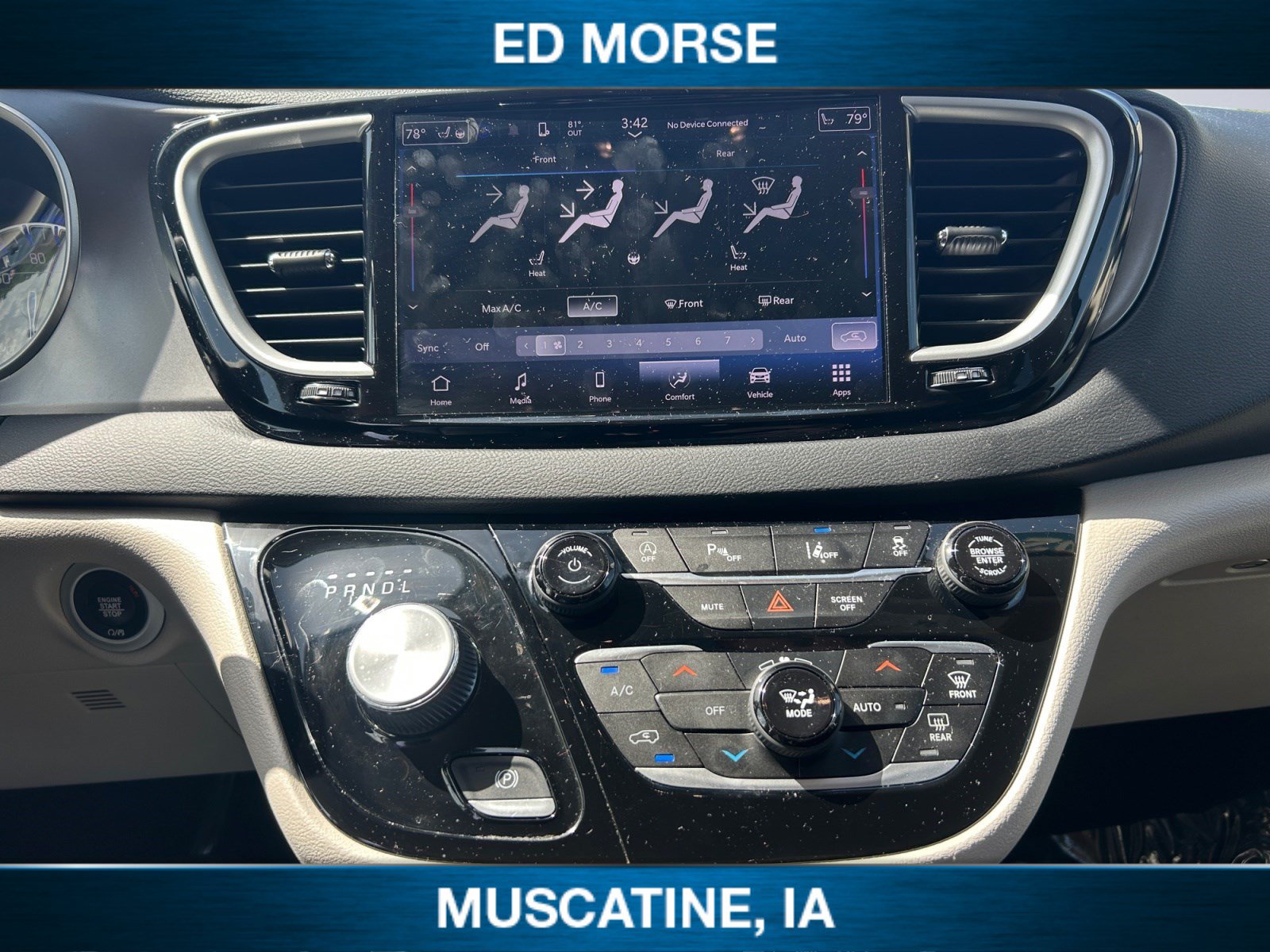 Used 2023 Chrysler Pacifica Touring-L FWD image 11