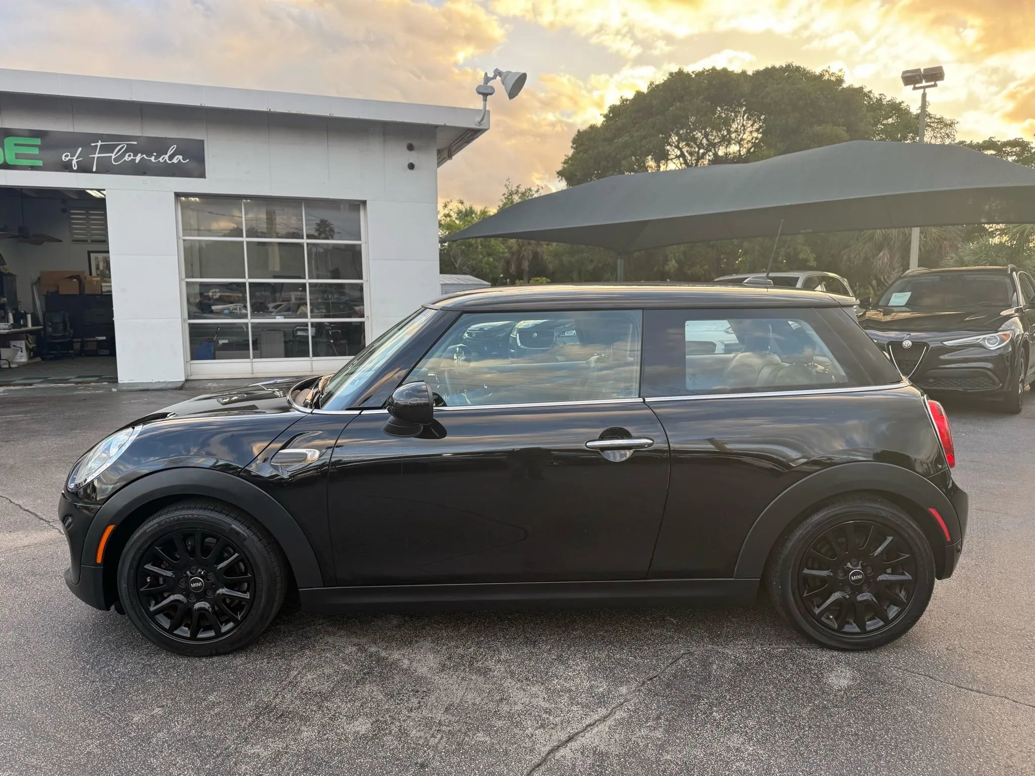 Used 2018 MINI Cooper 2-Door Hardtop image 2