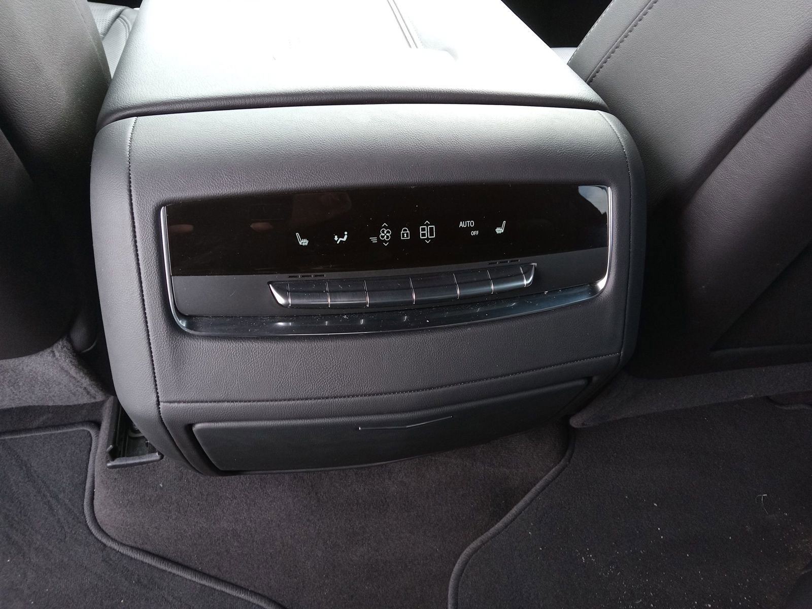 Used 2024 Cadillac Escalade Premium Luxury w/ Performance Package image 27