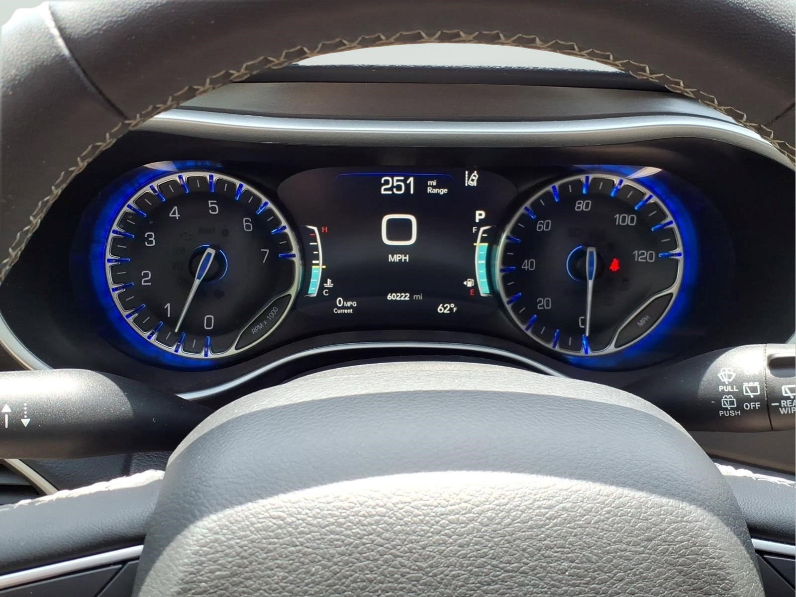 Used 2024 Chrysler Pacifica Touring-L FWD image 15