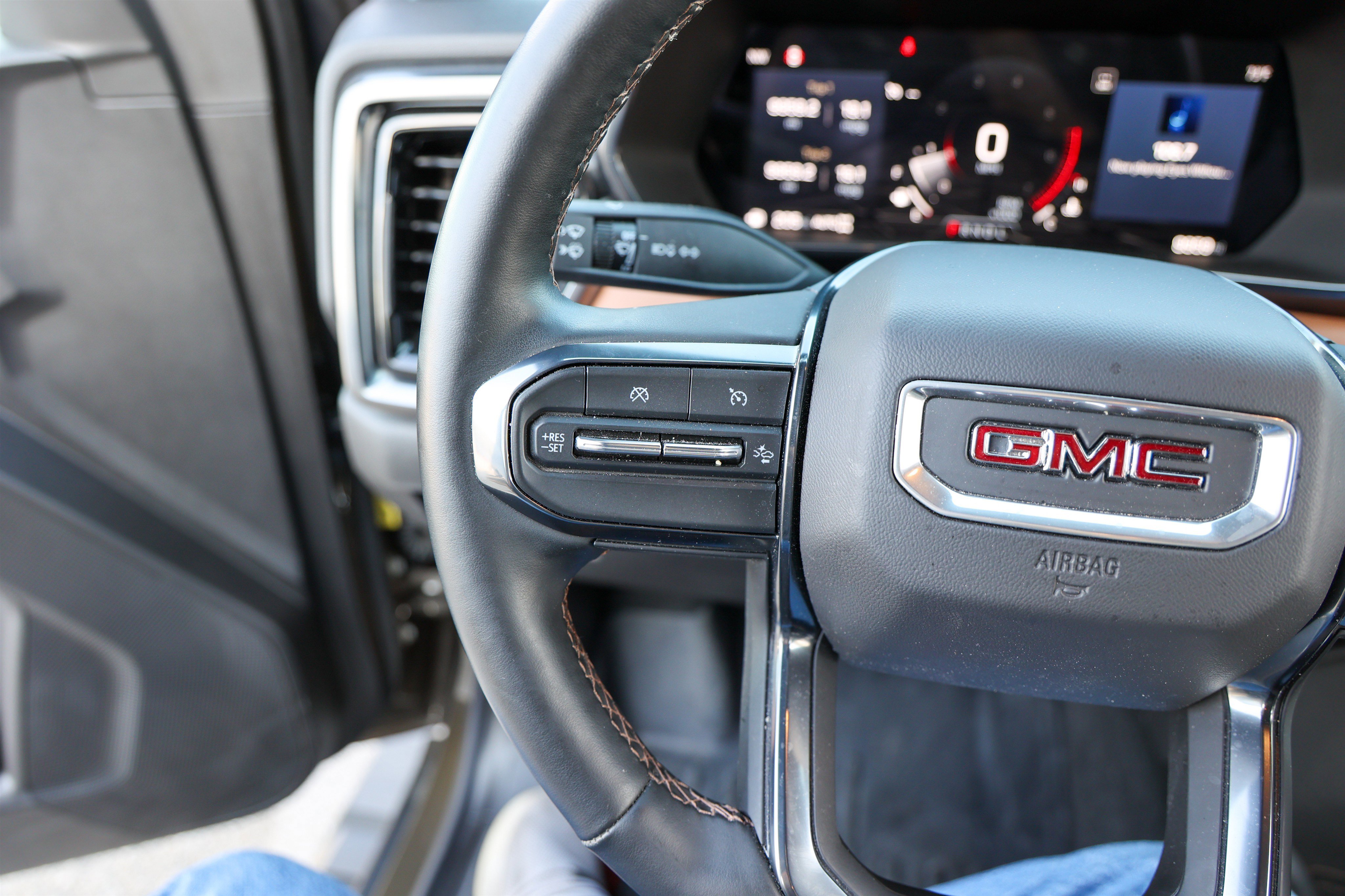 Used 2025 GMC Canyon AT4 w/ AT4 Premium Package image 21