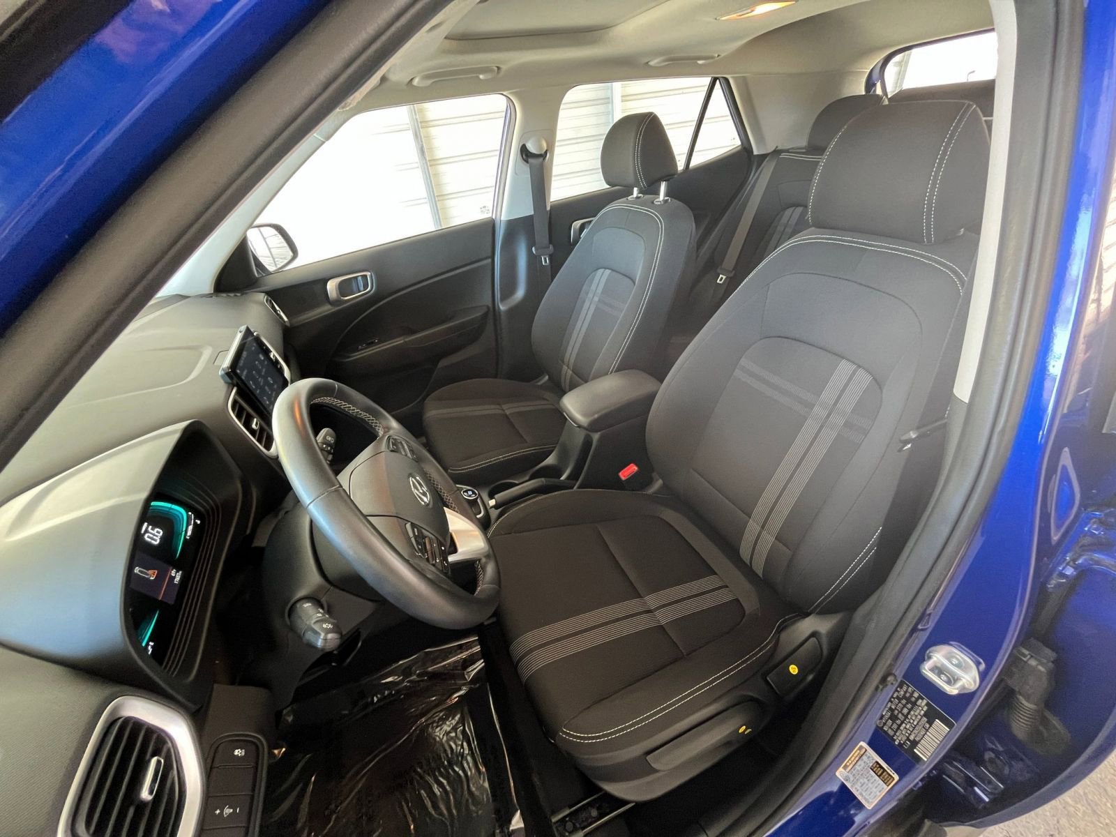 Used 2025 Hyundai Venue SEL image 32