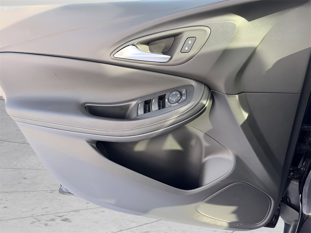 Used 2023 Buick Encore GX Select w/ Safety Package II image 21