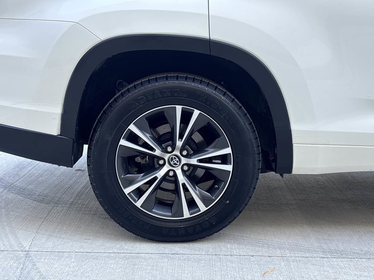 Used 2018 Toyota Highlander LE image 9