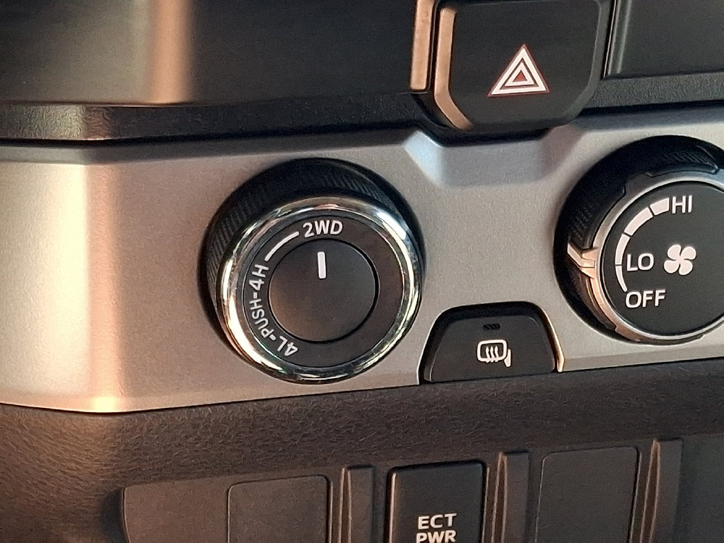 Used 2020 Toyota Tacoma SR AWD/4WD image 23