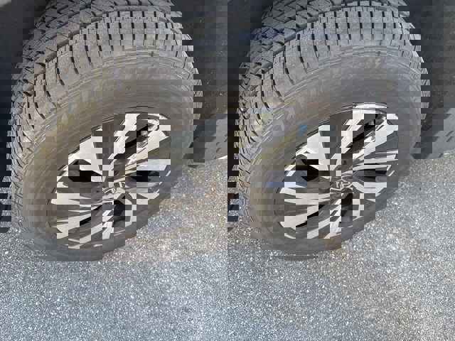 Used 2025 Volkswagen Tiguan S image 11