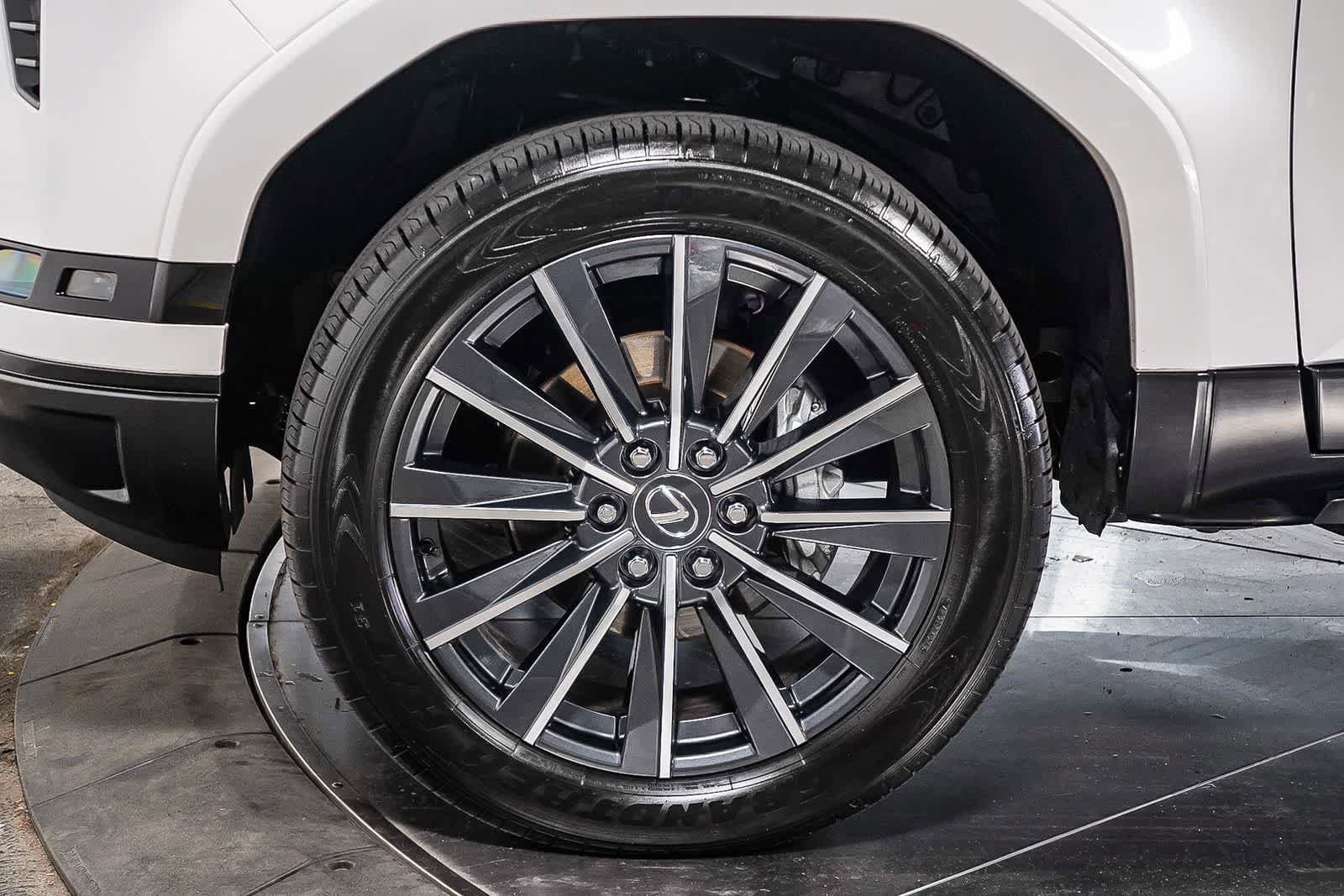 Used 2025 Lexus GX 550 w/ Accessory Package (2T) AWD/4WD image 10