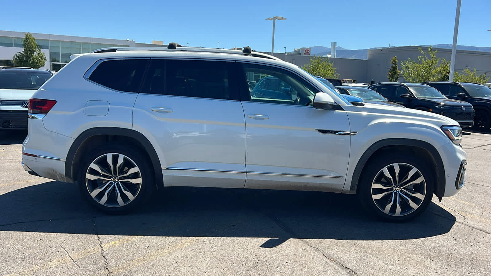 Certified 2023 Volkswagen Atlas SEL Premium AWD/4WD image 4