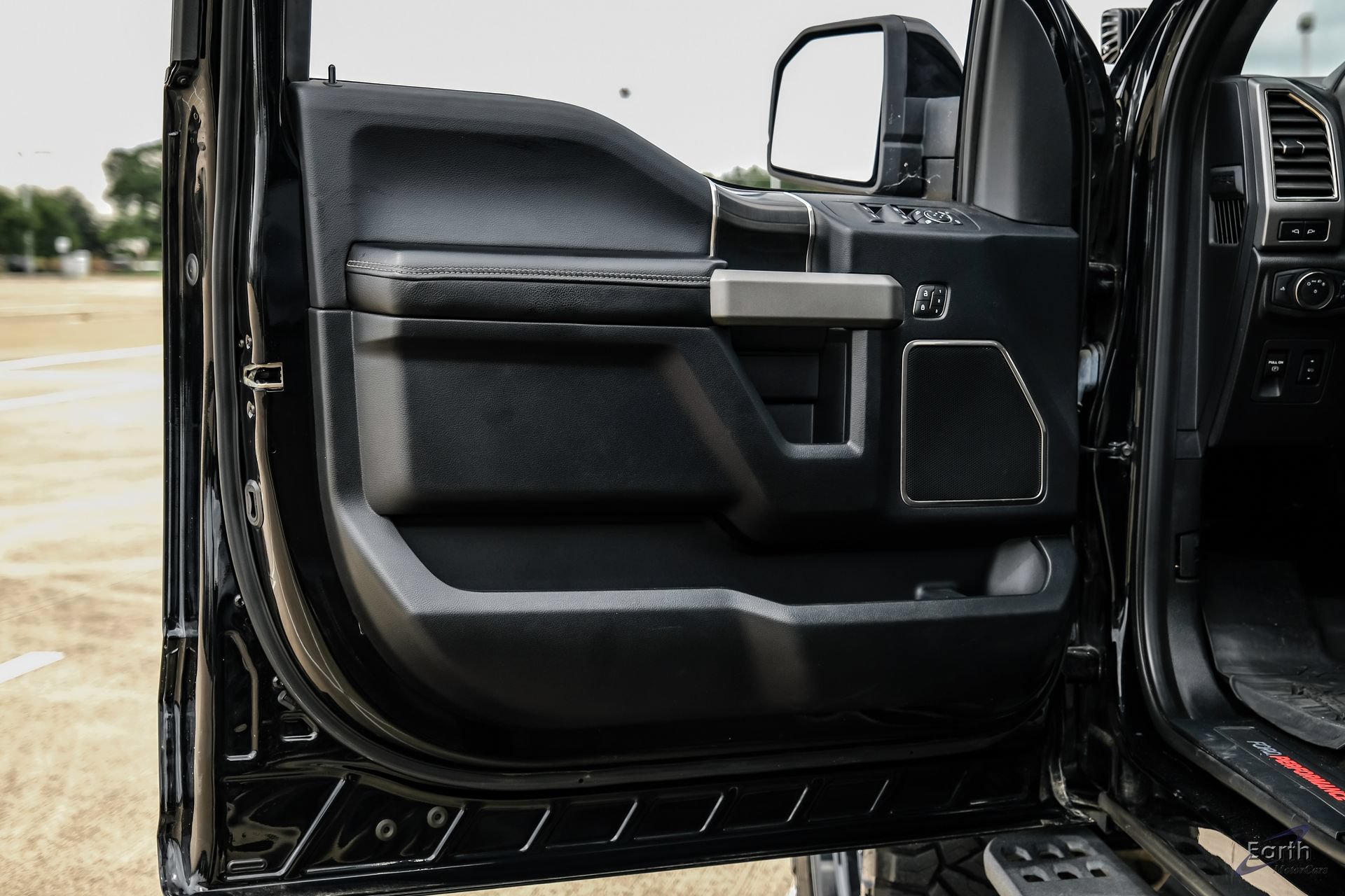 Used 2019 Ford F150 Raptor w/ Equipment Group 802A Luxury AWD/4WD image 87
