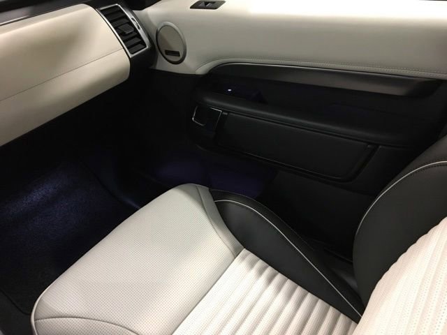 New 2024 Land Rover Discovery Metropolitan Edition image 28